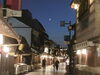 「夕暮れ時の門前町 ☆ 《柴又亀家おかみの独り言》【柴又名物草だんごが人気☆柴又帝釈天から一番近いお団子屋】」