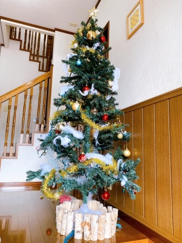 ツリーがお客様をまずお迎えします♡「☆☆クリスマスツリー飾りました☆☆」