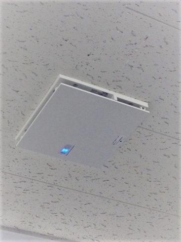 当社、事務所の天井で実験中！「空気清浄機が簡単につけられる！」