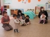「うれしいひなまつり♪」や「おもちゃのチャチャチャ♪」の曲でスズをシャンシャンシャン♪
