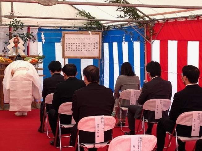 「新社屋の地鎮祭をおこないました。」