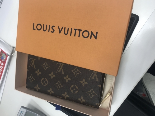 「LV ラウンドジップ　高価買取　伊勢佐木町の買取専門店「おたからや　イセザキモール1丁目店」」