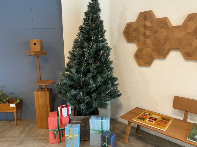 ホームシックのクリスマスツリー「クリスマスプレゼント探しはホームシックで！」