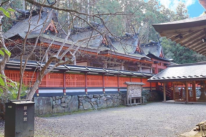 写真の奥から第1殿から第4殿と並んでいます。「年末年始におすすめ！和歌山スポット紹介【丹生都比売神社 本殿】」