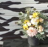 イエローオレンジのお花の組み合わせが爽やか「お祝い花　-発送-」