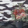 同系の色合いの花はお互いをひきたてます。「お祝い花 -発送-」