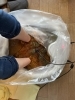 デトックス（15分経過）「夏バテ解消！話題の『足デトックス』体験！茶色と緑の正体とは？」