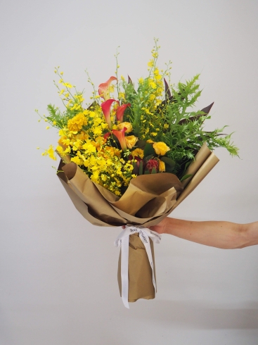 明るく華やかな色合いの花束 中区花屋 開店祝いスタンド装花 花束 アレンジ Bouquet Nature ブーケ ナチュール のニュース まいぷれ 浜松市