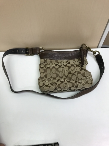 COACH コーチ　バッグ　ショルダーバッグ　中古「【COACH コーチ　バッグ　ショルダーバッグ　ベージュ　中古　高価買取】神奈川区横浜駅の買取専門店「おたからや　横浜本店」電話相談無料＆査定無料♪」