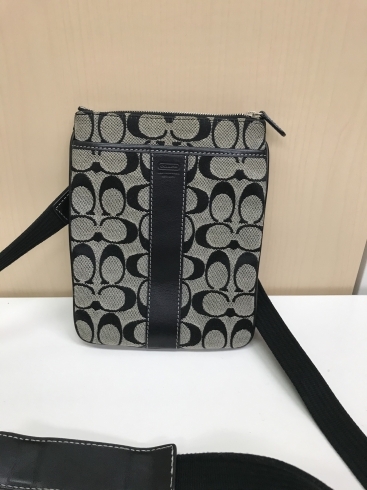 COACH コーチ　バッグ　ショルダーバッグ　中古「【COACH コーチ　バッグ　ショルダーバッグ　グレー　中古　高価買取】神奈川区横浜駅の買取専門店「おたからや　横浜本店」電話相談無料＆査定無料♪」