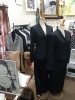 「御殿場で一番古い喫茶店と婦人服　ブラックスーツ」