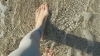 海や川に行って裸足で地球を踏みましょう!「新しいワード「アーシング(Earthing)」 皆さんご存じでしたか?」