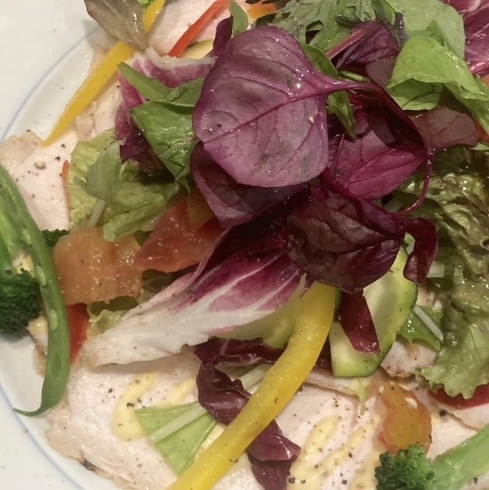 スモークチキンと夏野菜のサラダ「ディナーコースのお知らせ」