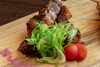 野生シカ串…550円「森と自然からの贈り物。溢れる野趣の中にも滋味深さのあるジビエ料理を一流獣肉専門店から直仕入れしています」