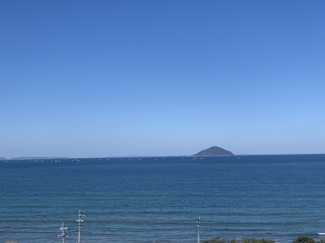 二丈から見た海。「今日はいい天気♪ 営業車の車窓から。」