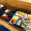 お食い初めならお祝いにお届けしました。「ご法事・ご慶事・お食事にお料理をお届けします。」
