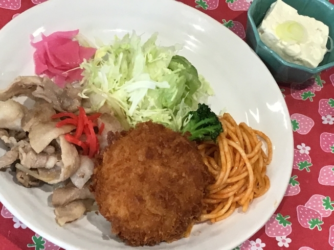 「本日のAランチは焼肉とコロッケです。」