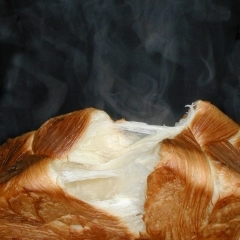 高級デニッシュ食パン「雅 MIYABI」の販売を本日より始めました。