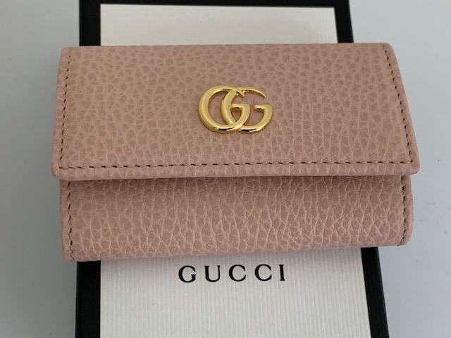 グッチ　キーケース　未使用品　高額査定となりました「未使用品　グッチ　GUCCI　キーケース　お買取りさせて頂きました　ブランド品、K18ネックレス、金貨、金歯、純金仏具、金眼鏡、印台リング「お売り下さい」　　中が見える安心の当店「買取りと査定」は「チケット大黒屋」金町北口店」