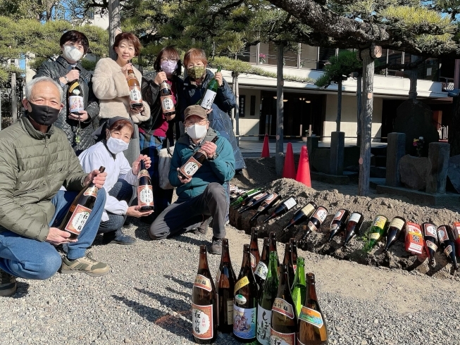 「約120本の日本酒を松に！柴又帝釈天の瑞竜松（ずいりゅうまつ）への『寒肥（かんぴ）』が行われました♪」