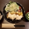 ランチで定番人気のチキン南蛮定食です。