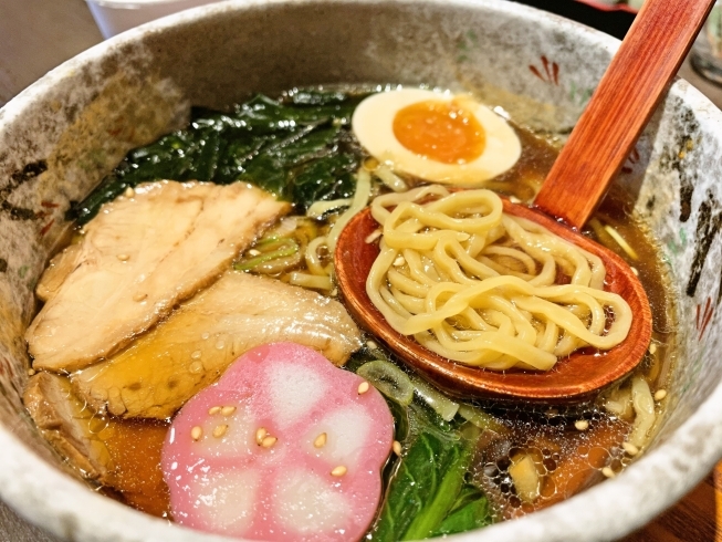 おじぎ茶屋の特製しょうゆラーメン♪「新メニュー★『しょうゆラーメン』登場！飽きのこないスッキリ和風醤油スープにツルツル麺♪ ♪{柴又駅近♪葛飾散歩♪昼飲み♪映える喫茶♪レトロ♪食べ歩き最高♪子連れok♪ランチ♪お持ち帰り♪テラス席♪｝」