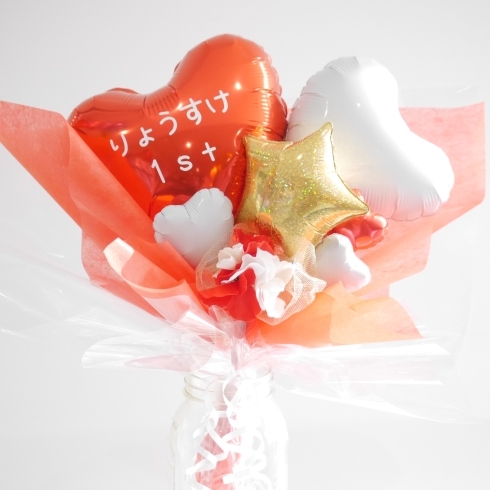 広島カープ好きな方へバルーンブーケをプレゼント「カープ好きなご夫婦へ贈られた真っ赤なバルーンブーケ 出雲市姫原 バルーン おむつケーキ 誕生日 飾り付け」