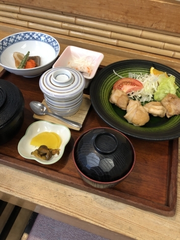 「《味の庄　伯備》今日の日替わりランチ「鳥の唐揚げ」」