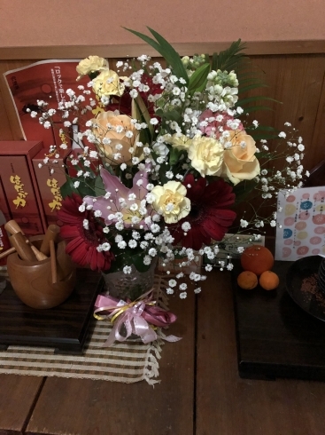 歓送迎会での花束。お客様より頂きました。「3月…」