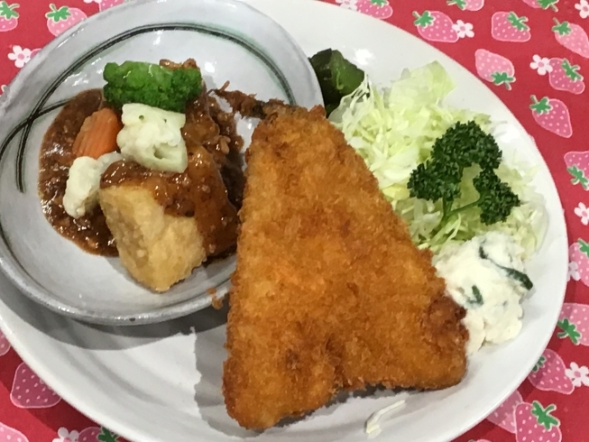 「本日のAランチ　アジフライと麻婆あんかけ豆腐です！」