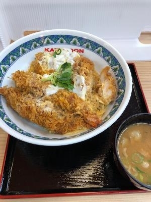 カツ丼「カツ丼とイモ掘り取り機!!ひたちなか市で農機買取といえば!!」