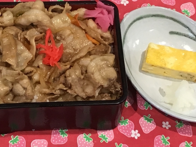 「本日のAランチは　焼肉丼と玉子焼きです！」