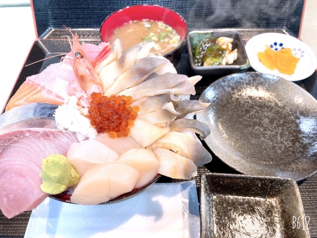 「噂のあの海鮮丼が3/19で終了しちゃうよ‼︎いそげε=┌(;￣◇￣)┘」