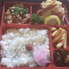 「明日の幕の内弁当は「チキンピザと麻婆豆腐」」