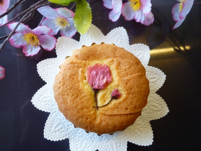 「桜のマドレーヌとクッキー」