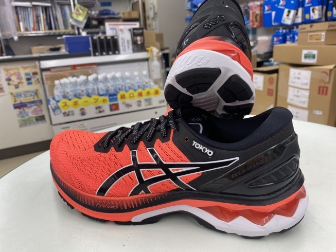 メンズモデル「アシックス！GEL-KAYANO 27 TOKYO」