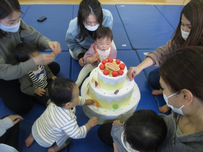 大きなケーキを作ろうね。「今日はお誕生日会がありました。」