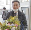 ミモザも入って明るい春の花束です！「奥さまへのプレゼント」
