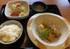「本日のおすすめランチは「鶏肉と卵のピリ辛煮」」