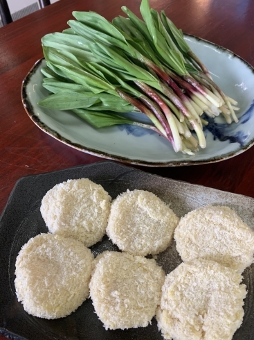 大粒の生ホタテ後は揚げるだけ！！「山菜の美味しい季節になりました」