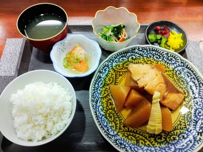 今日はぶり大根「今週から昼だけの営業…　【鳥夜ゆうこ、京都市南区、居酒屋、ランチ、地鶏、お刺身 】」