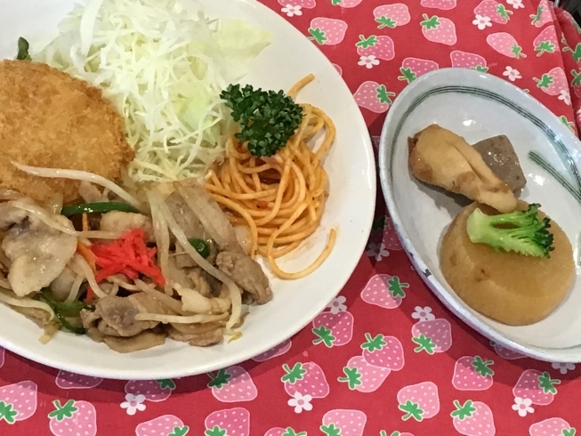 「本日のAランチは焼肉とコロッケです。」