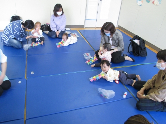 みんな興味津々~♪「今日は「こりす組」がありました。」