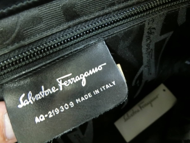 サルバトーレフェラガモ・レザートートバッグ「Salvatore Ferragamo／サルヴァトーレ・フェラガモのお買取も・・・　　　　　　買取専門店大吉　佐世保店へお任せ下さい。」