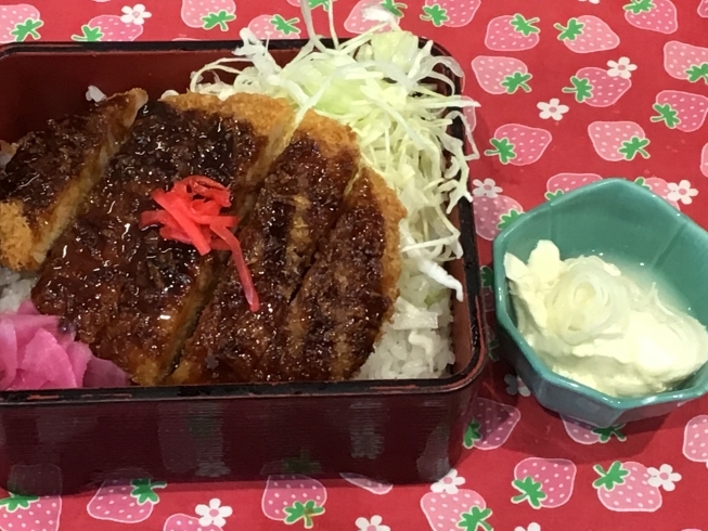 「本日のAランチは　ソースカツ丼です。」