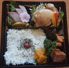 幕の内弁当「明日の幕の内弁当はお刺身とチキンステーキ」