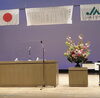 鮮やかな色合いが映えます「ステージのお花」