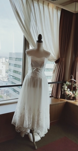 ドレスは少しショート丈です。「☆4月☆まちなかスマートウエディング☆家族婚☆」
