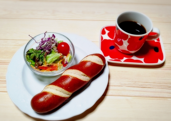 「カフェレクランでブランチはいかがですか？」