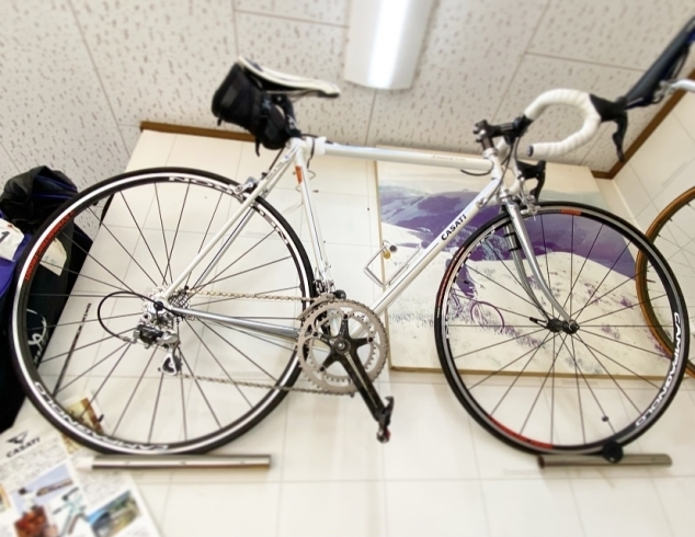 「知る人ぞ知る名車　CASATI（カザーティー）のLINEA（リネア）店内に展示しております。」